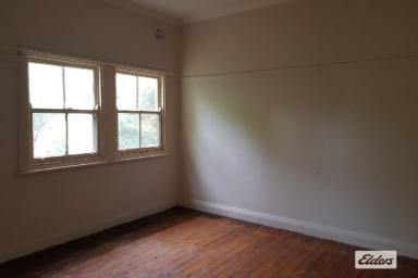 Unit For Lease - NSW - Wollongong - 2500 - 1 BEDROOM UNIT MINUTES TO HOSPITAL (Image 2)