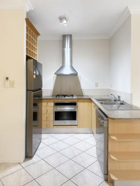 Unit For Lease - QLD - Cairns North - 4870 - Spacious & Contemporary Living in a Prime Location | 1205/2-10 Greenslopes Street  (Image 2)