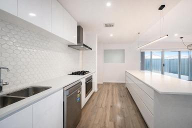 House For Sale - WA - Erskine - 6210 - BIG ON SPACE, EASY ON MAINTENANCE – ERSKINE LIVING AT ITS BEST!  (Image 2)