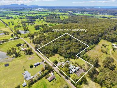 Lifestyle Auction - NSW - Oxley Island - 2430 - A PIECE OF HISTORY WITH A FUTURE YET TO BE WRITTEN  (Image 2)