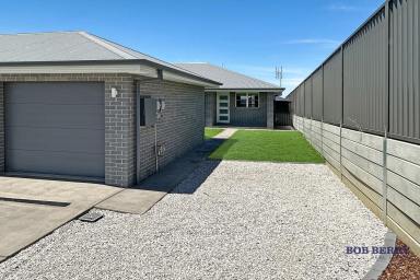 House For Lease - NSW - Dubbo - 2830 - Near New Two Bedroom Duplex with Private Yard (Image 2)