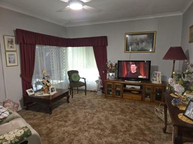 House For Sale - NSW - Muswellbrook - 2333 - THREE (3x) BEDROOM BRICK-VENEER HOME ON LEVEL FENCED YARD EXTRA CARPORT AND BACK YARD ACCESS  (Image 2)