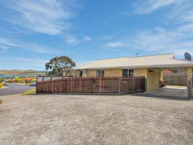 Unit For Sale - TAS - Oakdowns - 7019 - Fantastic Views, Even Better Location  (Image 2)