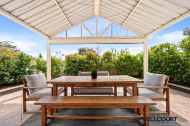 Townhouse For Sale - WA - Como - 6152 - THOUGHTFULLY RENOVATED & GENEROUSLY PROPORTIONED  (Image 2)