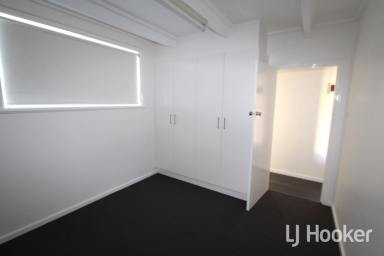 Unit For Lease - NSW - Inverell - 2360 - Modern 2 Bedroom Apartment in Quiet Complex (Image 2)