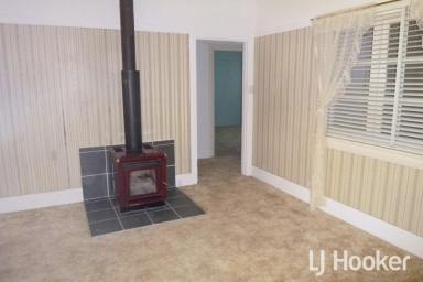 House For Lease - NSW - Inverell - 2360 - Two-Bedroom Weatherboard Home for Rent (Image 2)
