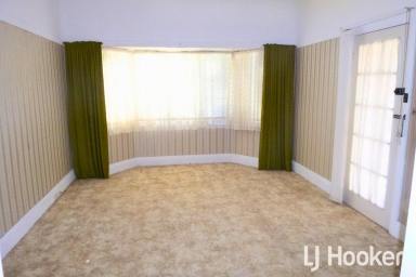 House For Lease - NSW - Inverell - 2360 - Two-Bedroom Weatherboard Home for Rent (Image 2)