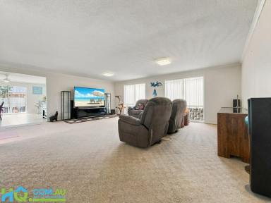 House For Sale - NSW - Woongarrah - 2259 - Effortless Modern Living Meets Everyday Convenience in Woongarrah  (Image 2)