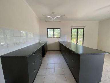 Apartment For Lease - NT - Coconut Grove - 0810 - Spacious & Versatile Apartment Awaits  (Image 2)