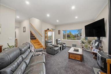 House For Sale - VIC - Hamilton - 3300 - Spacious family home with stunning garden & huge shed - Your dream lifestyle awaits  (Image 2)