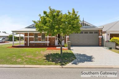 House For Sale - WA - Baldivis - 6171 - MODERN COMFORT MEETS FAMILY FUNCTIONALITY  (Image 2)