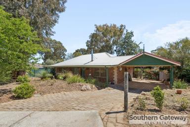 House For Sale - WA - Leda - 6170 - CHARACTER, CHARM & VERSATILITY IN A QUIET LEDA CUL-DE-SAC  (Image 2)