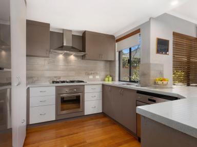 House For Sale - WA - Shoalwater - 6169 - FREMANTLE-STYLE CHARM | FOUR BEDROOMS | COURTYARD ENTERTAINING  (Image 2)