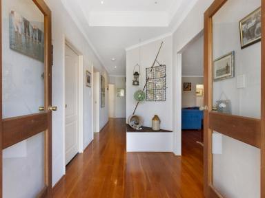 House For Sale - WA - Shoalwater - 6169 - FREMANTLE-STYLE CHARM | FOUR BEDROOMS | COURTYARD ENTERTAINING  (Image 2)