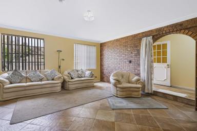 House For Sale - NSW - Gulgong - 2852 - MORE SPACE, MORE POSSIBILITIES! (Image 2)