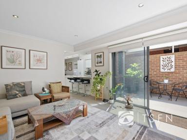 Townhouse For Sale - VIC - Bendigo - 3550 - IMMACULATE CITY-EDGE TOWNHOUSE FOR LIVING OR LETTING  (Image 2)