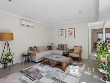 Townhouse For Sale - VIC - Bendigo - 3550 - IMMACULATE CITY-EDGE TOWNHOUSE FOR LIVING OR LETTING  (Image 2)