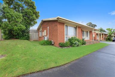 House For Sale - VIC - Drouin - 3818 - Convenient Location  (Image 2)