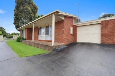 House For Sale - VIC - Drouin - 3818 - Convenient Location  (Image 2)