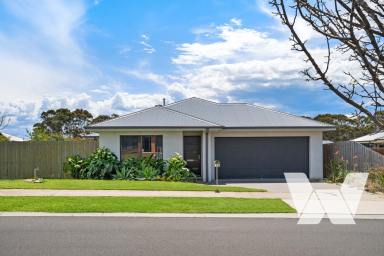 House For Sale - VIC - Eagle Point - 3878 - Modern Living Moments from the Eagle Point Foreshore  (Image 2)