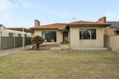 House For Sale - WA - Wilson - 6107 - OUTSTANDING VALUE FAMILY HOME  (Image 2)
