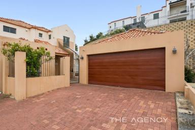 House For Sale - WA - Connolly - 6027 - A Connolly CRACKER !! Golf course VIEWS !  (Image 2)