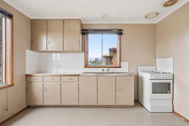 House For Lease - TAS - Herdsmans Cove - 7030 - Comfortable Family Living with Spacious Enclosed Yard  (Image 2)