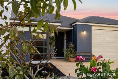 House For Sale - WA - Rockingham - 6168 - Spacious Family Living in Peaceful Parkside Cul-de-sac (Image 2)