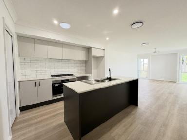 House For Lease - NSW - Old Bar - 2430 - BRAND-NEW DUPLEX WITH MODERN COMFORT  (Image 2)